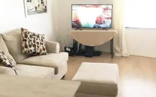 Burns Court Apartment