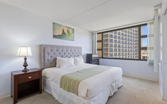 Deluxe Ocean and City View Waikiki Banyan Condo, Free Parking & Wi-Fi