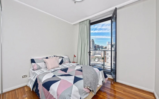 Deluxe Sydney Central Penthouse with Pool and Gym