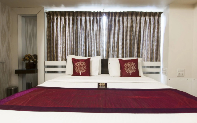 OYO Premium 091 Vile Parle East