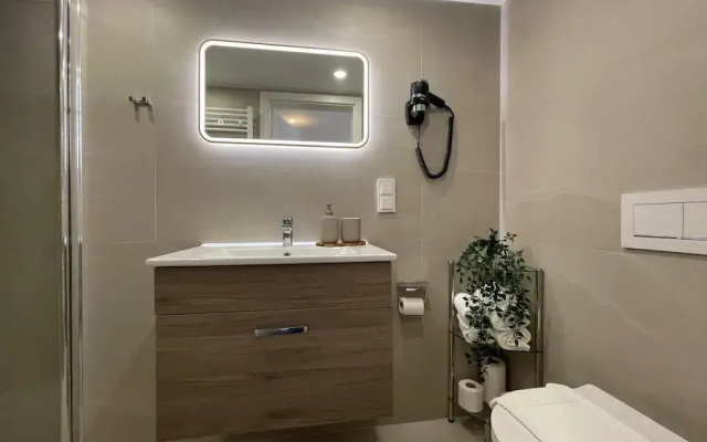 Five Studios - Premium Rooms