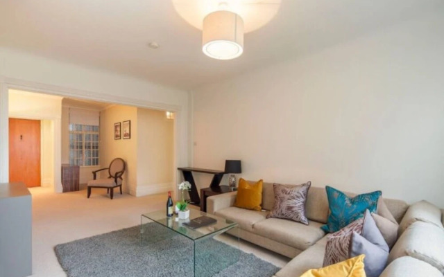 Spacious 2 Bed Apartment next to Regents Park