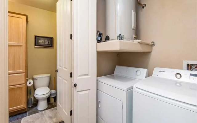 Alameda Cactus Flower 303 - One Bedroom Condo