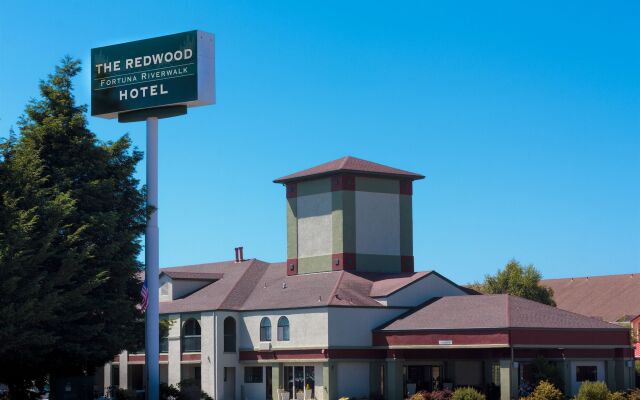 The Redwood Riverwalk Hotel вид на фасад