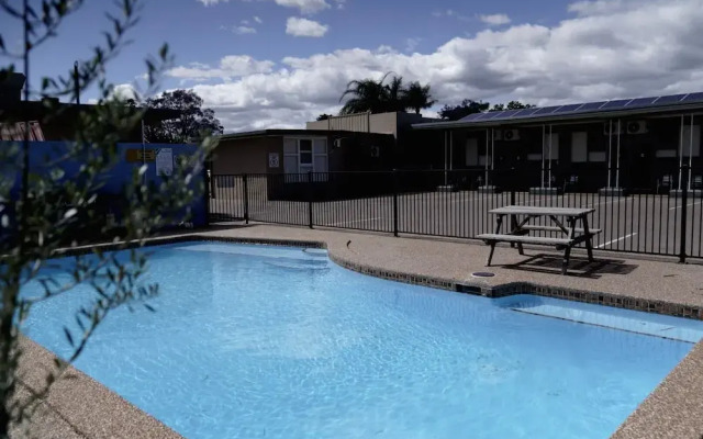 Country Motor Inn Singleton