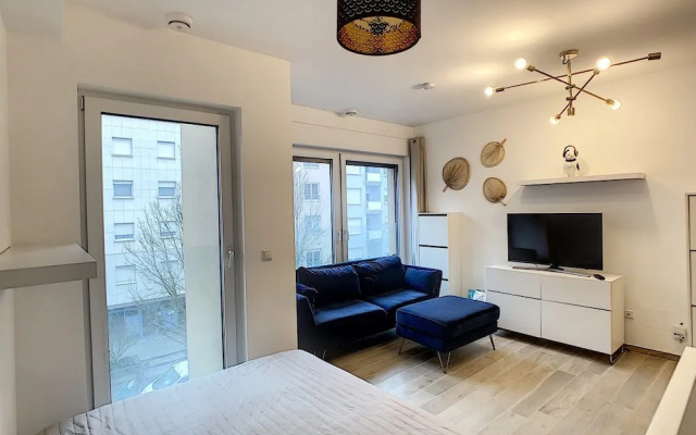 Brand New Studio in City Center