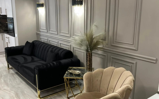 Golden Apartment