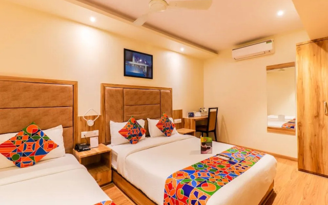 FabHotel Byaris International
