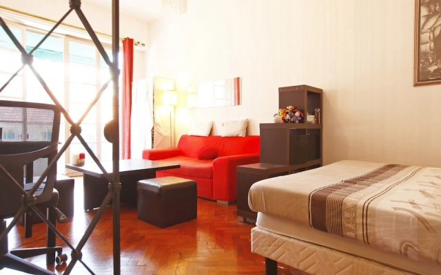 Glamor studio 4 persons with terrace dowtown in Nice