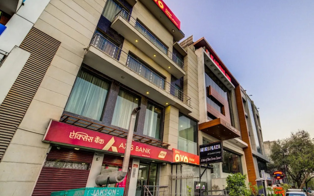OYO 9553 Hotel Kings Plaza