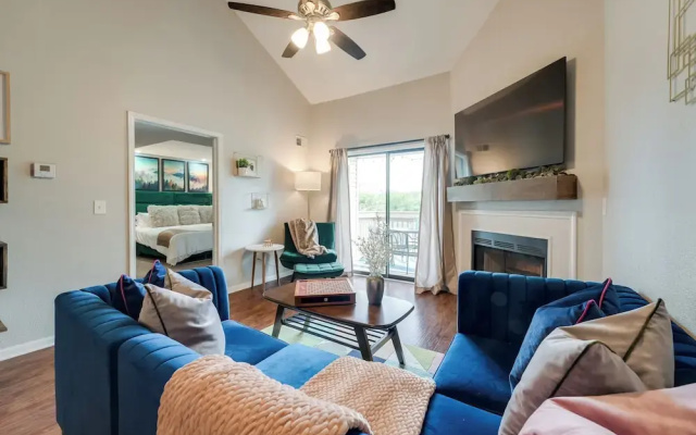 Fireplace, Indoor Pool Access! Family Branson Unit
