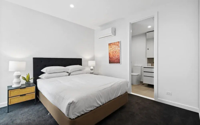 Modern Apartment on Burgundy Precinct & Parklands