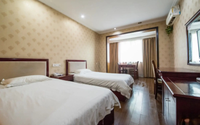 Xihuan Business Hotel (Nantong Outer Ring West Road Open University)