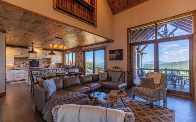 Breezeway Lodge at Eagles Nest