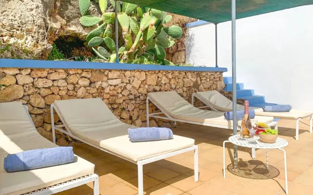 Pool and Sea, charming Merill Apart 5