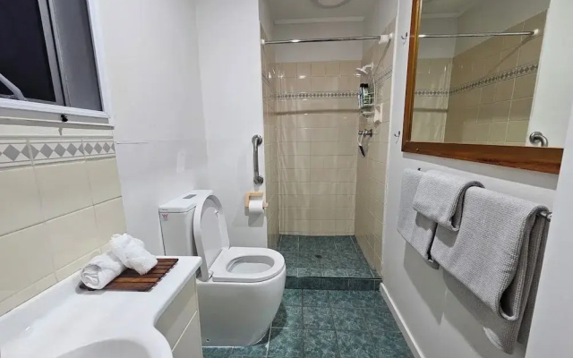 Fletcher Christian Apartments - Isabella Suites