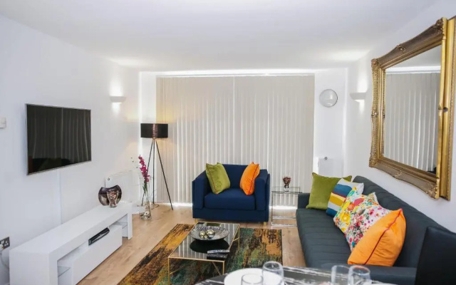Riverside 2 Bed Apartment