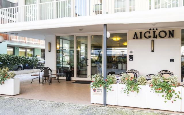Отель Aiglon Италия, Римини - отзывы, цены и фото номеров - забронировать отель Aiglon онлайн вид на фасад