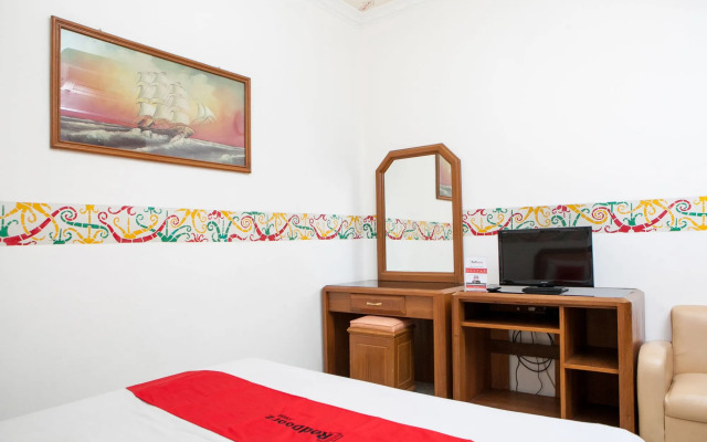 New B Hotel by RedDoorz