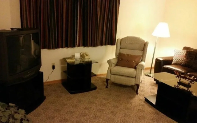 Budget Host Inn & Suites