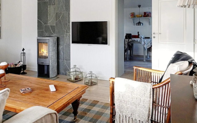 6 Person Holiday Home in Rönnäng