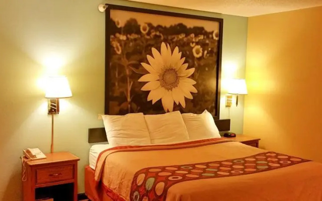 Super 8 Motel - Baltimore Essex Area