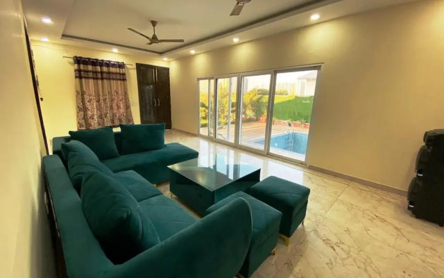 GoBravo 72 - 3BHK Farm with Pool & Garden Sec150 Noida