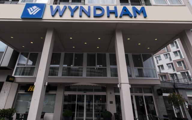 Отель Wyndham Köln вид на фасад