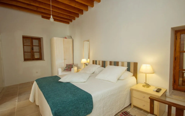 Thyone Uno Cottage