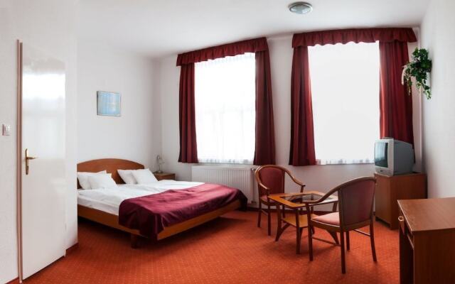 Отель Broadway City Guesthouse комната для гостей