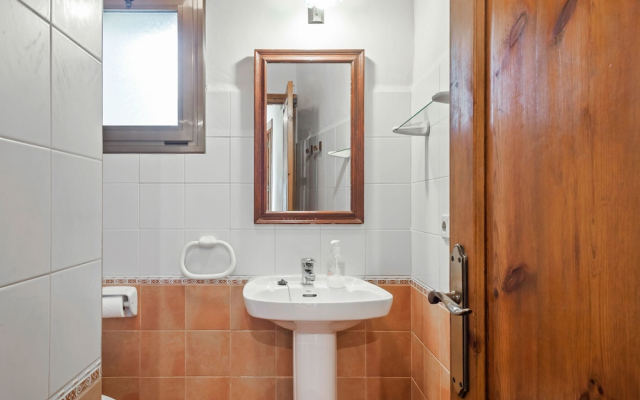 Lovely Apartment in Girona With Swimming Pool