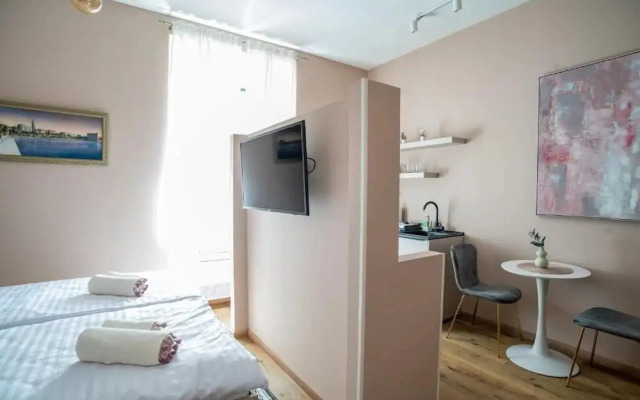 Zara 2 Center Deluxe Studio