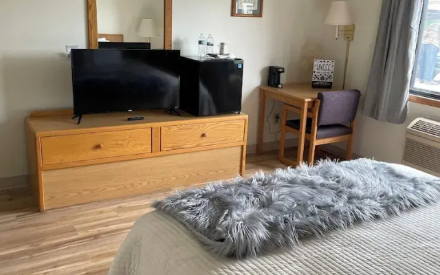 Hygge Inn & Suites