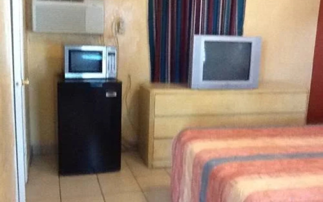 Deluxe Inn