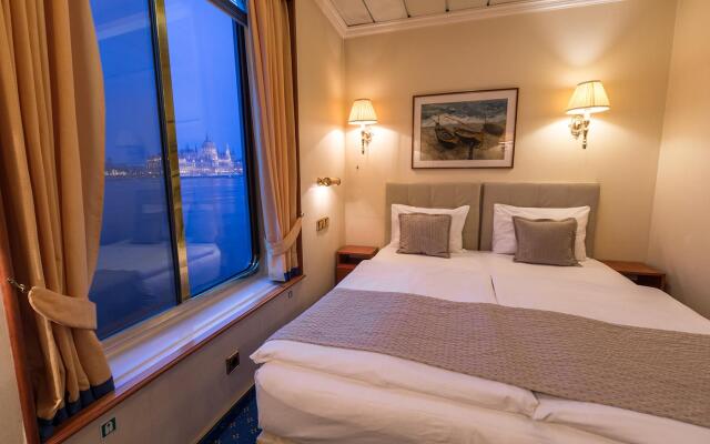 Отель OnRiver Hotels - MS Cezanne Будапешт комната для гостей