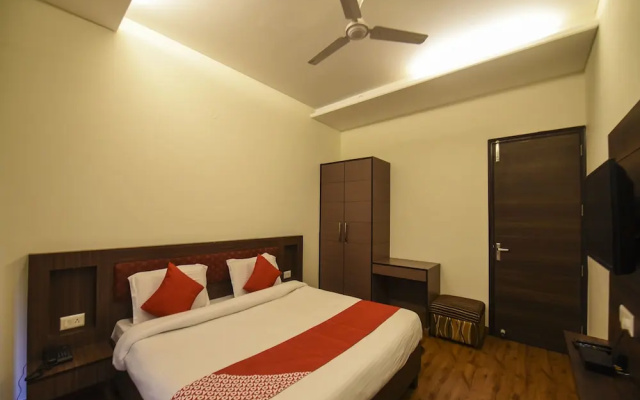 OYO 15946 Hotel Barog Villa