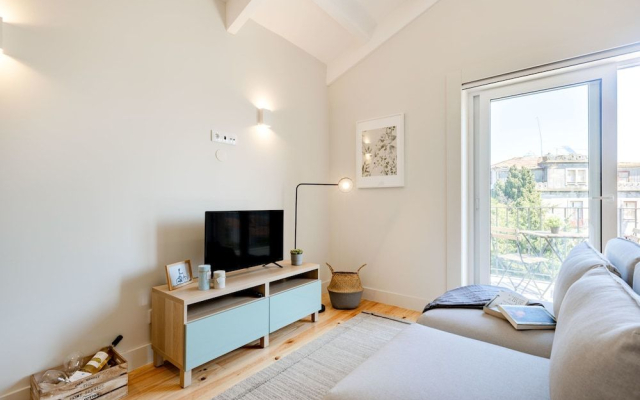 Porto Downtown Studio with Balcony
