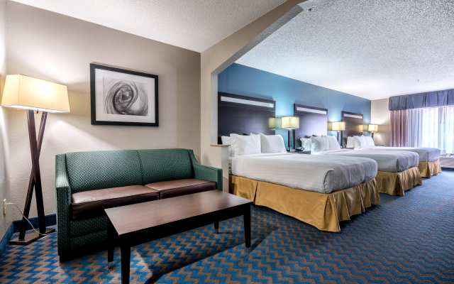 Holiday Inn Express & Suites Roanoke Rapids SE by IHG
