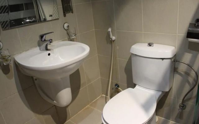 OYO 102 Tobal Al Hamra Hotel Apartments