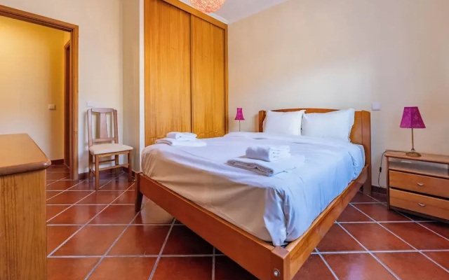 Simões Apartment by HR Madeira