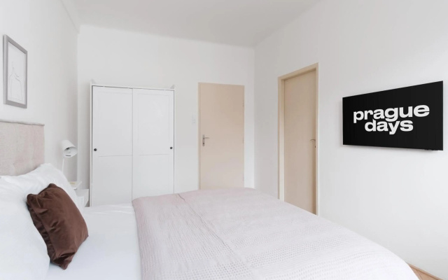 Contemporary Flat in New Town by Prague Days