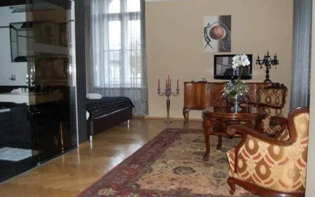 Rex Clinic Hotel
