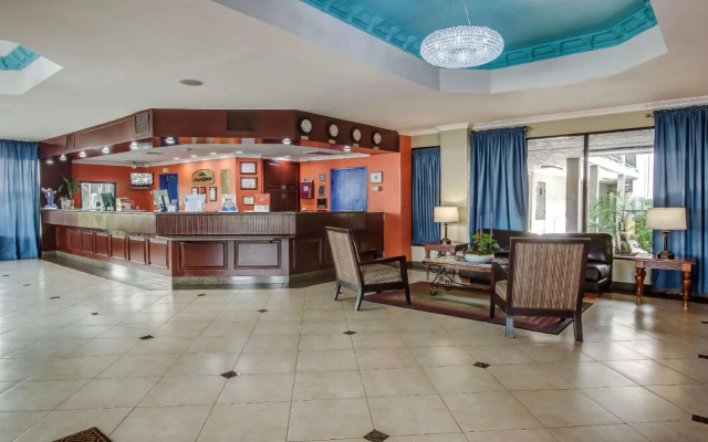 Howard Johnson Inn & Suites Reseda