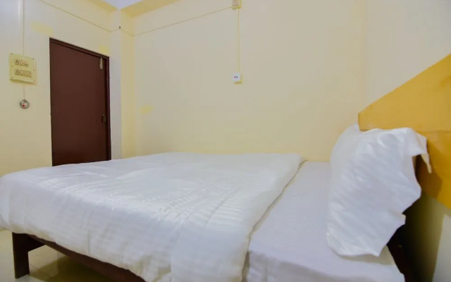 Spot On 30735 Madina Guest House
