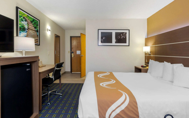 Quality Inn Lee - Lenox South
