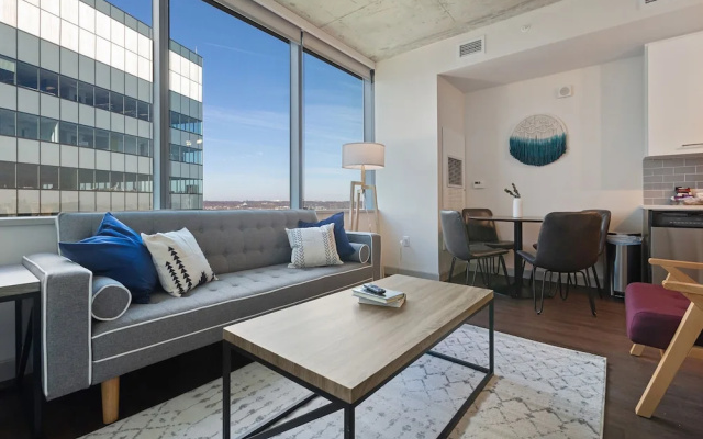 The Luxe Suites at University City