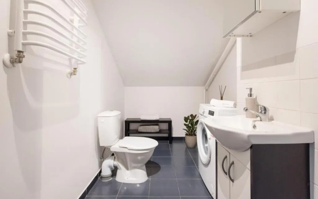 Bright&Stylish, Self Check-in, Centrally Located, by Cohost