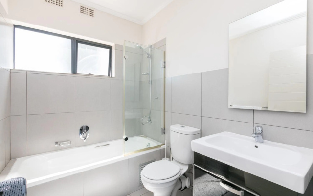 2Bedroom apartment in a secure golf estate.WIFI
