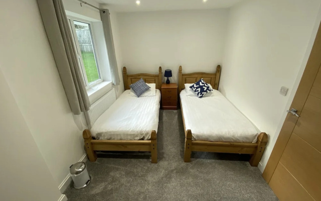 Ty Gwyn - 4 Bedroom Holiday Home
