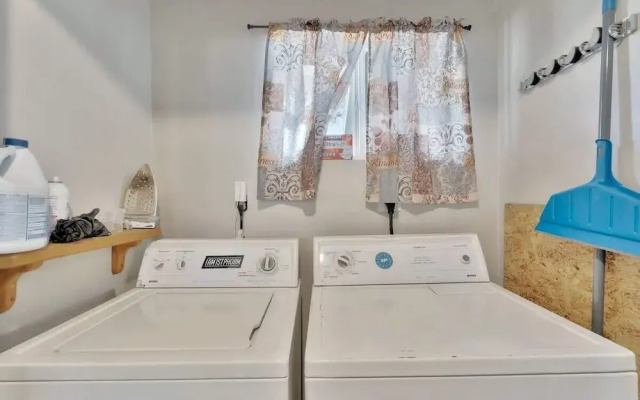Updated Cozy Home Centrally Located pet Friendly